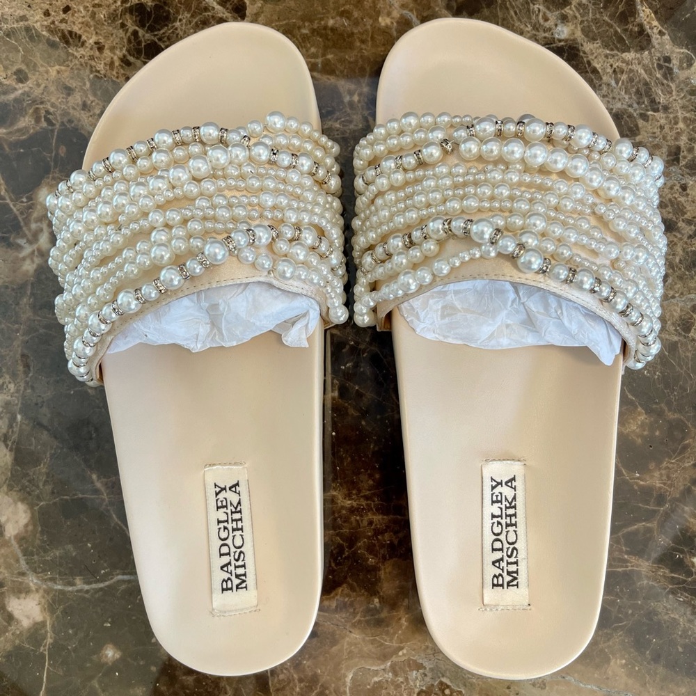 Badgley Mischka slippers size 6
